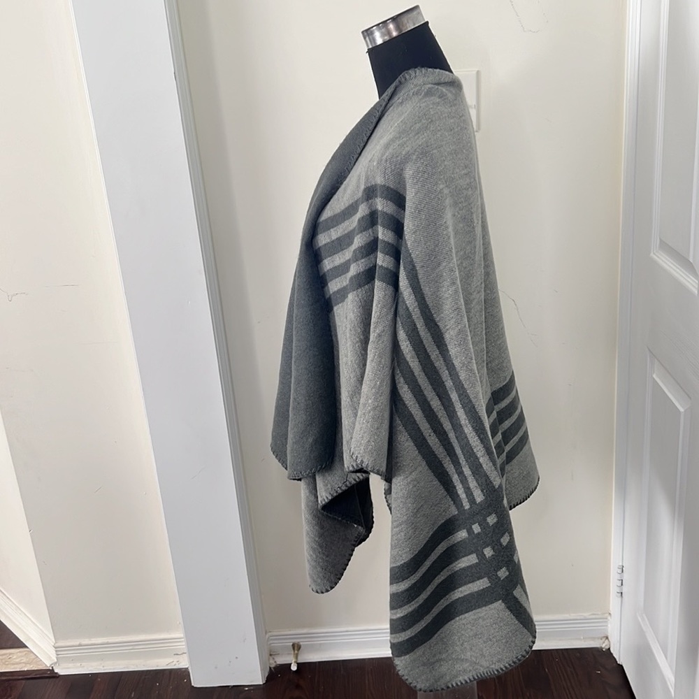 BB Dakota Reversible Blanket Poncho